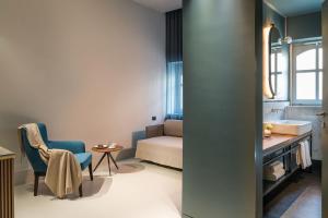 A bed or beds in a room at Byssus Suites