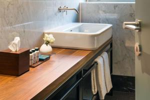A bathroom at Byssus Suites