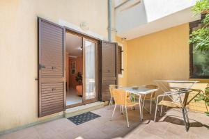 Ein Patio oder anderer Außenbereich in der Unterkunft Marina