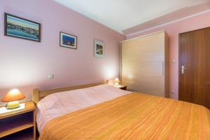 Ein Bett oder Betten in einem Zimmer der Unterkunft Marina