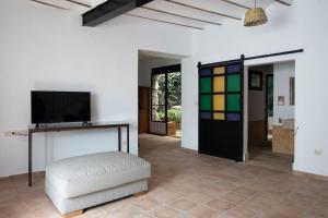 A television and/or entertainment centre at la Alhábega
