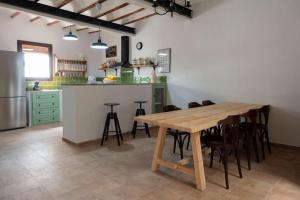 A kitchen or kitchenette at la Alhábega