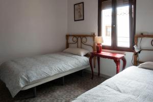 A bed or beds in a room at la Alhábega