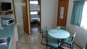 Dapur atau dapur kecil di Prom Central Caravan Park +6 gambar