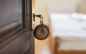 Postel nebo postele na pokoji v ubytování Révész Hotel, Restaurant and Rosa Spa