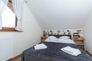 Posteľ alebo postele v izbe v ubytovaní Apartamenty Jantar