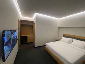 Ένα ή περισσότερα κρεβάτια σε δωμάτιο στο MIST Boutique Hotel