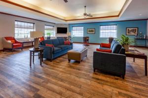 a large living room with couches and a tv at Days Inn by Wyndham Austintown in Austintown