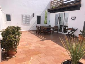 Vivienda Vacacional Casa Lina的阳台或露台