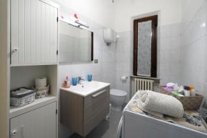 Koupelna v ubytování Passaggio in Val d' Orcia + 4 fotografie