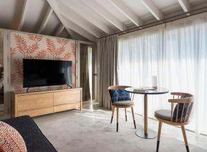 A television and/or entertainment centre at Jardins do Porto - by Unlock Hotels