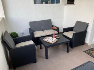 Część wypoczynkowa w obiekcie Apartment MADIS & Free Bikes