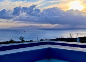 a swimming pool with a view of the ocean at Casa Às Sete in Angra do Heroísmo