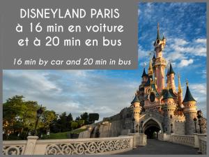 a Disneyland Parijs a min een apparaat op een min bij Cosy Case proche Disney and Paris in Lagny