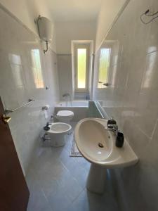 Koupelna v ubytování Casale Colle dei Pini