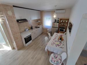 Η κουζίνα ή μικρή κουζίνα στο Apartment Barba View