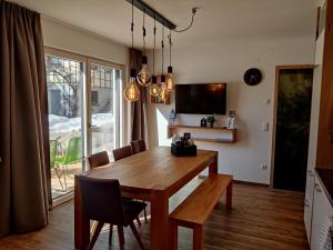 A kitchen or kitchenette at DaHome Appartements