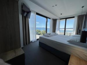 Postel nebo postele na pokoji v ubytování Hotel Millenium deluxe