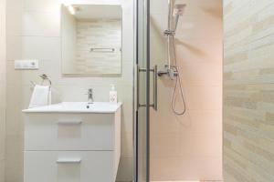 Koupelna v ubytování Allo Apartments Plateros Centro Jacuzzi Comunitario