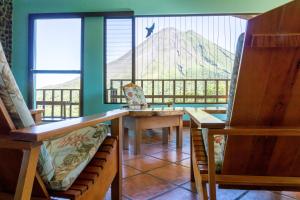 Rõdu või terrass majutusasutuses Arenal Observatory Lodge & Trails