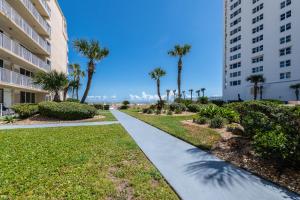 Photo de la galerie de l'établissement Wine-y Beach 7th Floor Ocean View King Bed, à Daytona Beach Shores