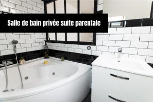 Foto dalla galleria di Chambre hote - Dormir comme à la maison - a Châteaubriant Altre 20 foto