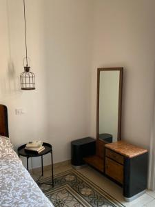 A bed or beds in a room at Il gallo di Eracle - Charming suites & rooms