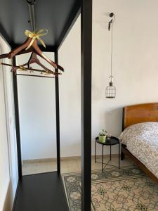 A bed or beds in a room at Il gallo di Eracle - Charming suites & rooms