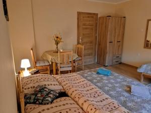 Agroturystyka ''Na Polanie''客房内的一张或多张床位