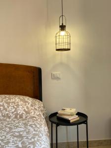 A bed or beds in a room at Il gallo di Eracle - Charming suites & rooms