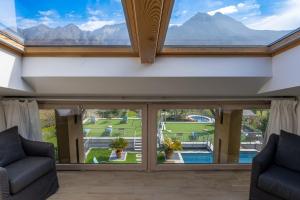 Бассейн в Bellagio Village- 4 Apartments by the lake - Seasonal Warm Pool and Sauna или поблизости