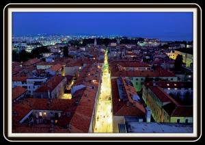 Nespecifikovaný výhled na destinaci Zadar nebo výhled na město při pohledu z penzionu