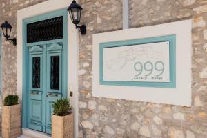 Certifikát, hodnocení, plakát nebo jiný dokument vystavený v ubytování 999 Luxury Hotel