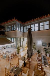 Restaurace v ubytování 999 Luxury Hotel