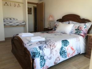 Uma cama ou camas num quarto em SOLAR DA SERRA-GuestHouse