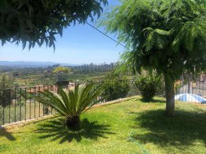 Uma vista geral da montanha ou uma vista da montanha a partir do bed and breakfast
