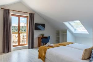 a bedroom with two beds and a window with a view at LIRESCA in Lires