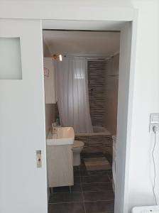 Koupelna v ubytování Πολυστάφυλο Πρεβέζης