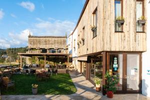 a building with a patio with tables and chairs at LIRESCA in Lires