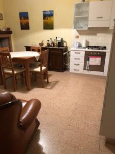 A kitchen or kitchenette at Casa in Umbria