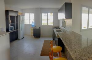 Foto dalla galleria di Beach house - secured, beach access, sea view, best location a Baixio