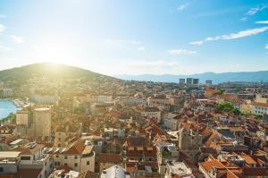Nespecifikovaný výhled na destinaci Split nebo výhled na město při pohledu z apartmánu