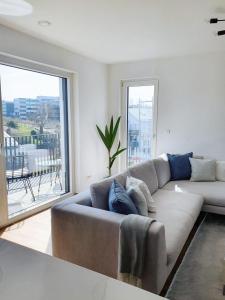 Zona d'estar a Strassen - 2 bed designer flat
