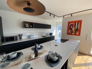 Cuina o zona de cuina de Strassen - 2 bed designer flat