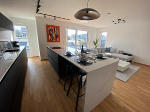 Cuina o zona de cuina de Strassen - 2 bed designer flat