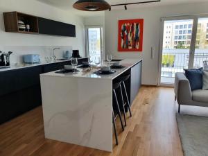 Cuina o zona de cuina de Strassen - 2 bed designer flat