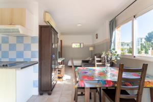 Kuchyň nebo kuchyňský kout v ubytování Apartamentos Mundaka Albir