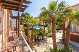 Bazén v ubytování Apartamentos Mundaka Albir nebo v jeho okolí