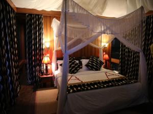 เตียงในห้องที่ AA Lodge Maasai Mara