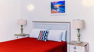 Postel nebo postele na pokoji v ubytování Westmore Beach Villas Limited + 9 fotografií